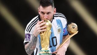 Messi se convierte en 'Dios' de Argentina y alcanza a Maradona