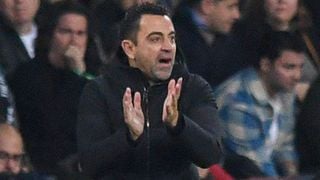 El 'palo' de Xavi a los medios pese a su felicidad por el pase del Barça a octavos