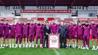 Rafa Mir dice adiós al Sevilla, pero el Valencia no dice hola