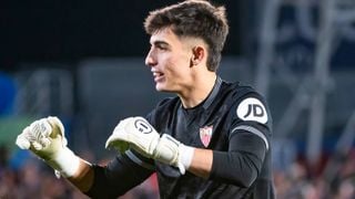 Peligra la continuidad de Alberto Flores en el Sevilla