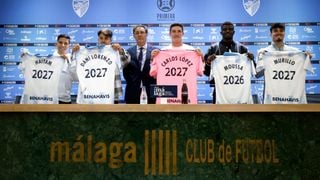 El Málaga CF anuncia la renovación de cinco jugadores de una atacada