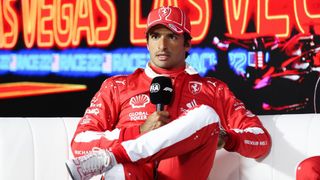 Carlos Sainz deja clara su postura y manda dos avisos a Ferrari 