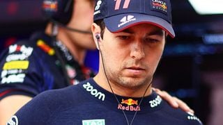 Checo Pérez estalla y Red Bull busca nuevo piloto