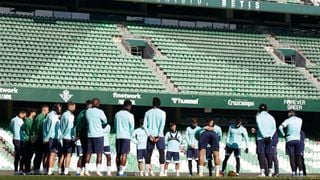 Entrenamiento a puerta abierta del Betis como regalo de Navidad