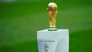 Hummel hace invisible su logo como protesta por el Mundial de Qatar