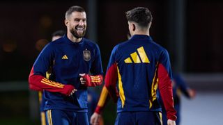 Iñigo Martínez contradice a Xavi con su último discurso en la selección española