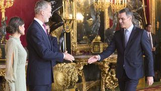 ¿Puede negarse el Rey a firmar la amnistía ofrecida por Sánchez a Puigdemont?