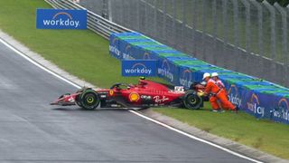 Carlos Sainz da el susto y Fernando Alonso quinto en los libres del GP de Hungría