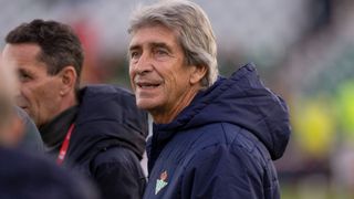 Pellegrini mira al mercado de enero, espera bajas por la Copa de África y confirma el regreso de Fekir 
