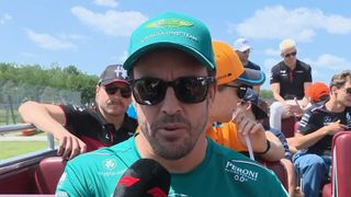 Fernando Alonso sufre un duro revés en el Gran Premio de Hungría con Aston Martin