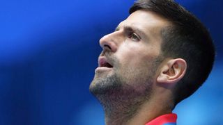 Djokovic se lesiona y hace saltar las alarmas