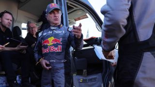 Pedro Sánchez, protagonista del Dakar gracias a Carlos Sainz y Nani Roma