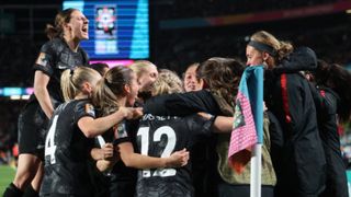 Nueva Zelanda sorprende a Noruega y Australia sufre ante Irlanda durante la jornada inaugural del Mundial Femenino