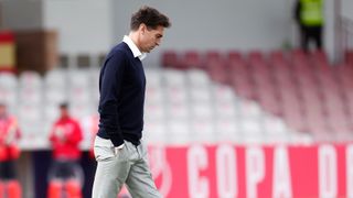 La 'pérfida Albión', presión extra para el futuro de Diego Alonso en Sevilla