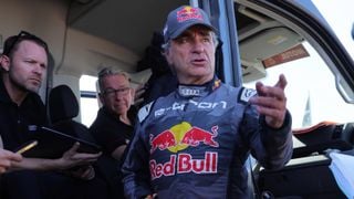 Refuerzan la seguridad de Carlos Sainz en el Dakar