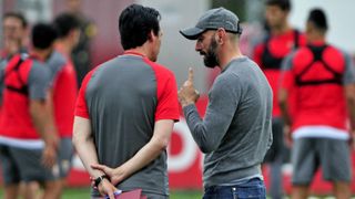Emery contacta con Monchi para reeditar en el Aston Villa su exitoso tándem en el Sevilla   